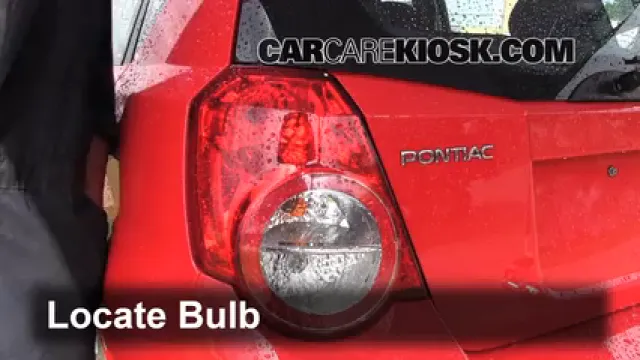 2009 Pontiac G3 1.6L 4 Cyl. Luces Luz de freno (reemplazar foco)